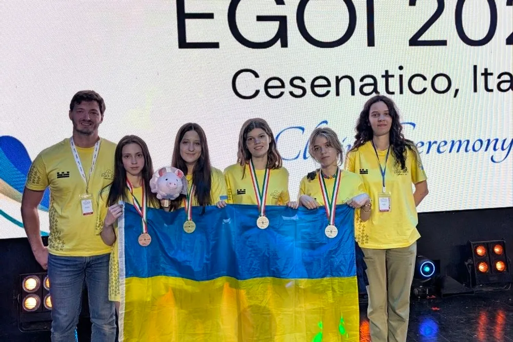 Зліва направо: Сергій Колодяжний, Тетяна Задніпровська, Дар’я Перекопська, Марія Рапіна, Анастасія Яремко, Меліса Галіба