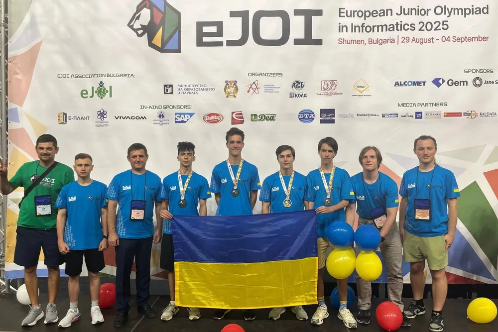 Зліва направо: Сергій Винник, Ілля Пермяков, Сергій Жуковський, Андрій Кузьма, Роман Садовніков, Владислав Халін, Владислав Винник, Костянтин Савчук, Антон Ципко