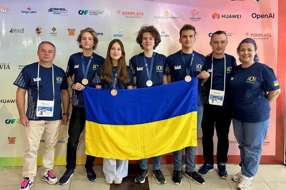 Зліва направо: Валентин Мельник, Степан Сімак, Дар’я Перекопська, Валерій Ковнацький, Ілля Шевченко, Антон Ципко, Яна Чейшвілі